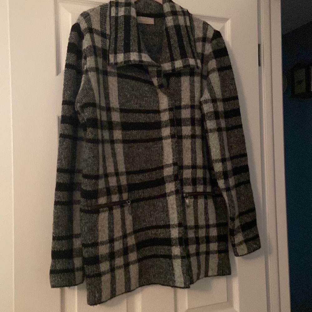 Black & gray plaid sweater